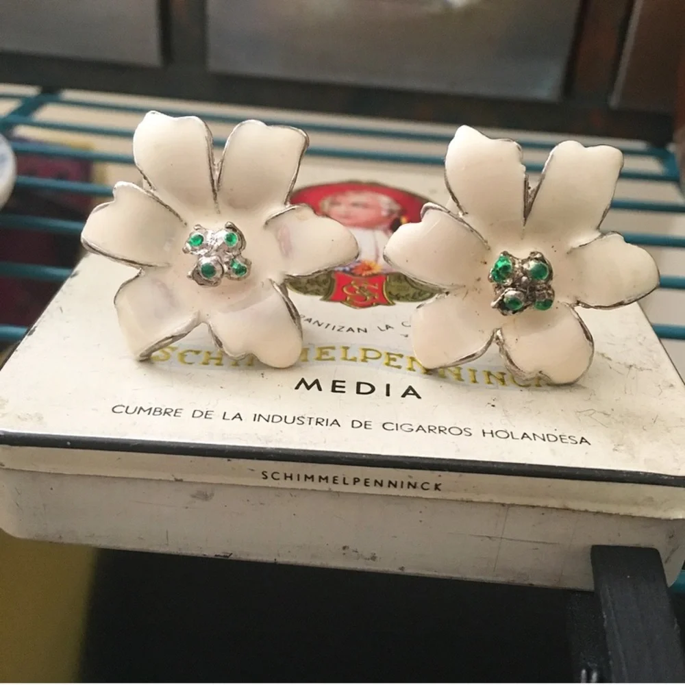 Cream White Flower Clip On Earrings w Green Stones
